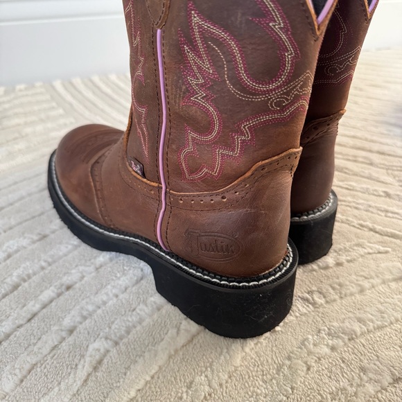 Justin Cowboy Boots - Picture 7 of 10